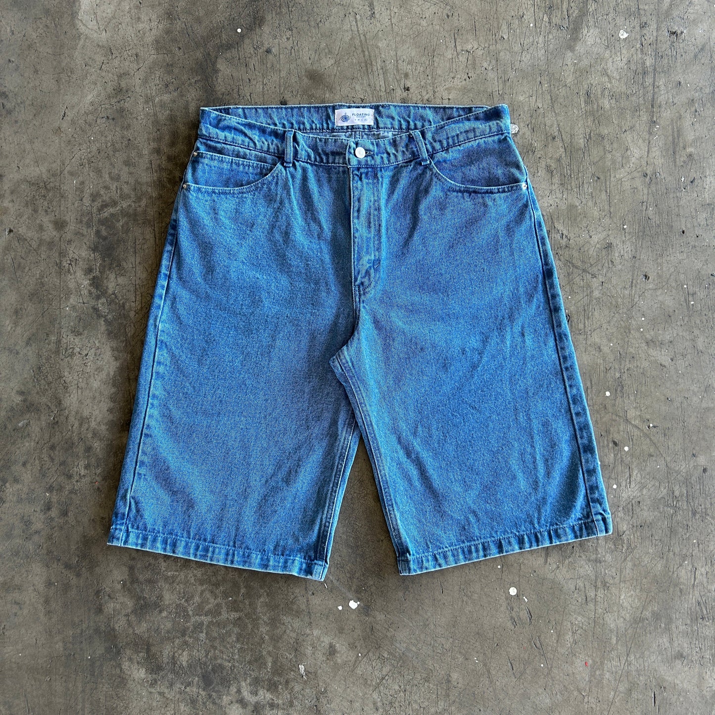 Jorts floating